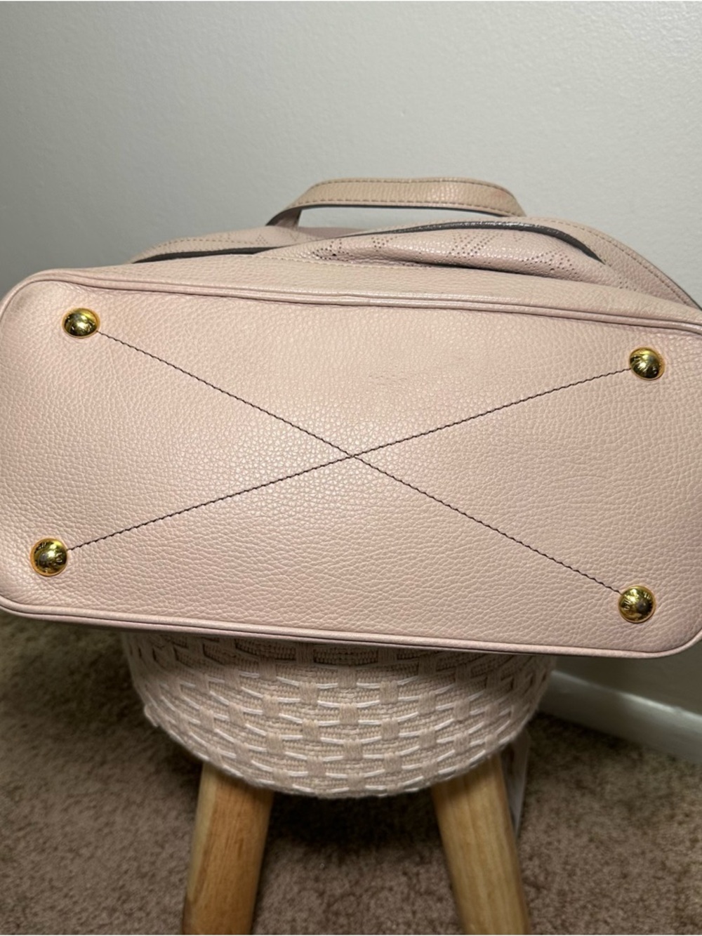 Louis Vuitton Mahina Leather Perforated Hobo Shoulder Bag - Picture 16 of 16